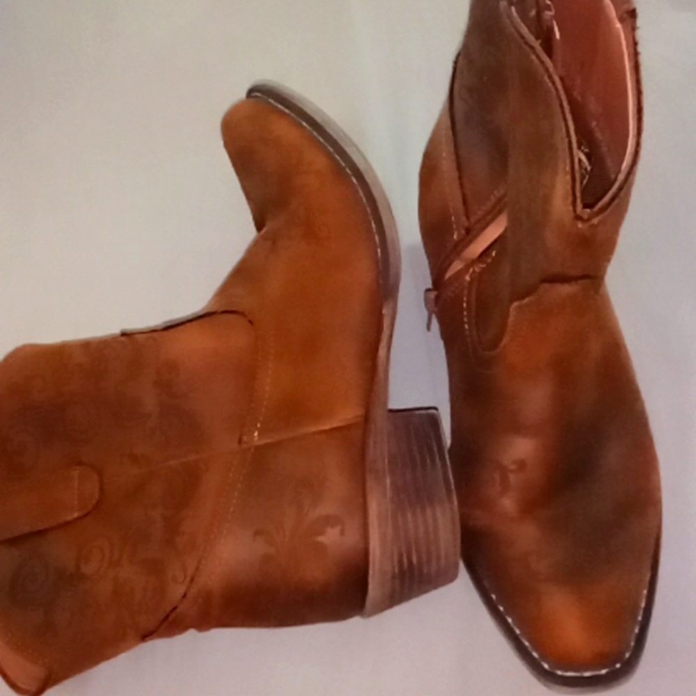 Ankle boots